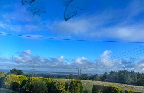 Dinas Apartment | Private Annex with sea views and parking