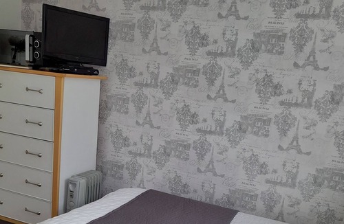 Catshill Bed & Breakfast | Private annex by Lickey Hills