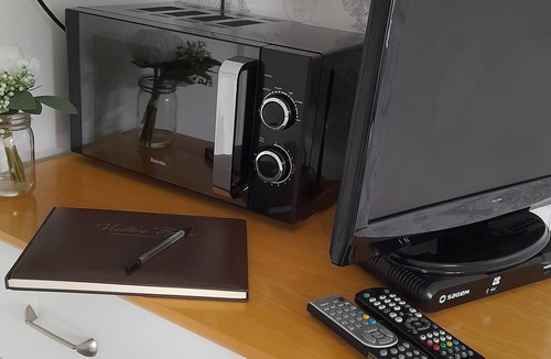 Catshill Bed & Breakfast | Private annex by Lickey Hills