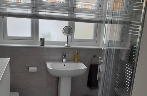 Catshill Bed & Breakfast | Private annex by Lickey Hills