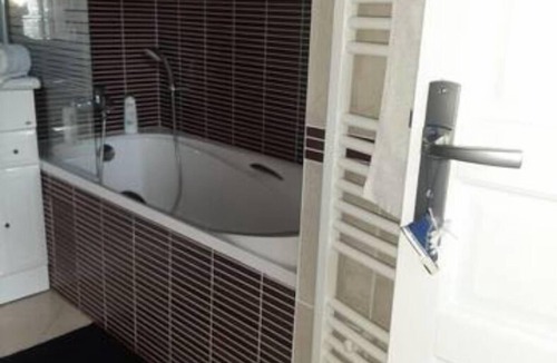 Mennecy House | Private apartment, 40 min from Paris