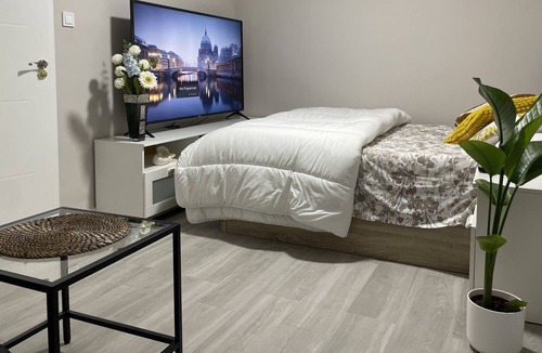 Torrefiel Apartment | Private apartment just 5 min from the city center