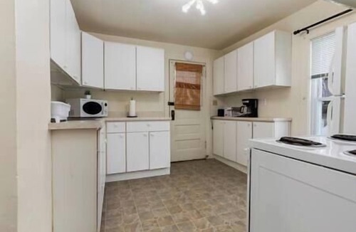 DeKalb Apartment | Private Apartment with Office Area Near NIU
