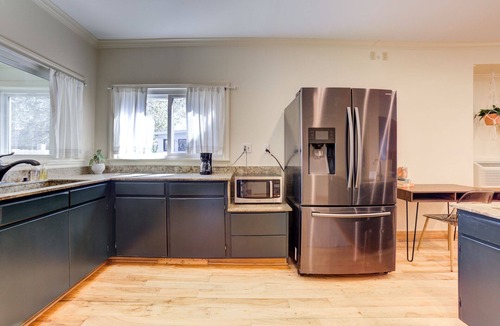 Maple Ridge Apartment | Private Apartment with pool, 5 min to downtown
