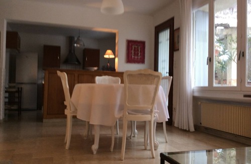 Cadereau Apartment | Private apartment with swimming pool and parking space