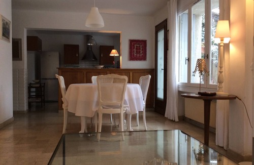 Cadereau Apartment | Private apartment with swimming pool and parking space