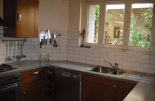 Cadereau Apartment | Private apartment with swimming pool and parking space