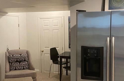 Silver Spring House | Private Apt 1 Bedroom Hi-Speed Internet, DC Metro.