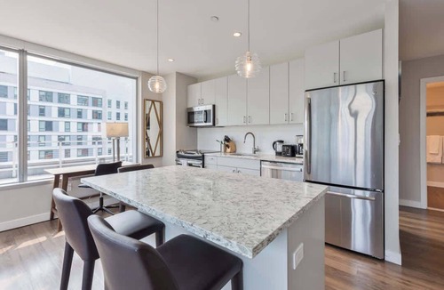 Seaport District Apartment | Private Apt Seaport Walk to Restaurants