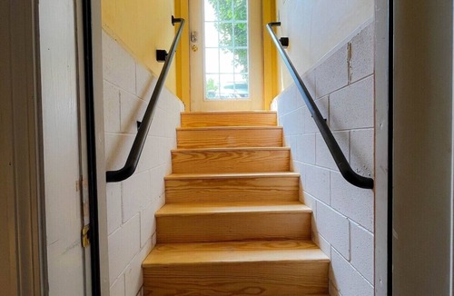 Old North End Apartment | Private Apt w/parking spot shrt walk to Dwntwn!