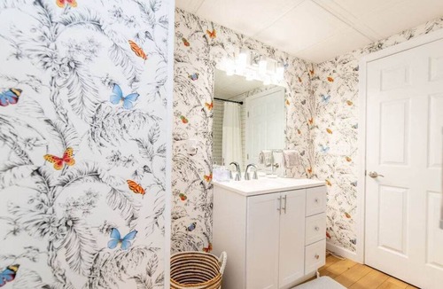 Old North End Apartment | Private Apt w/parking spot shrt walk to Dwntwn!