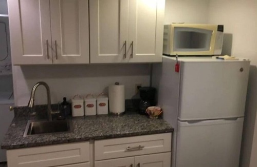 Groveton Apartment | Private Apt with backyard