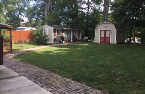 Groveton Apartment | Private Apt with backyard