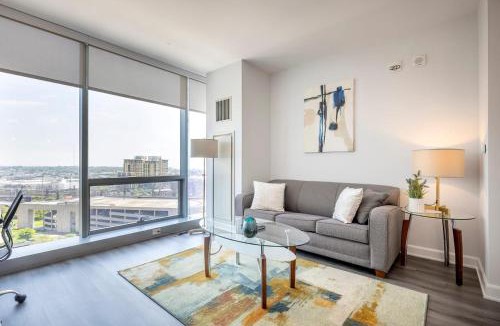 Downtown Apartment | Private Apt with Gym & Pool