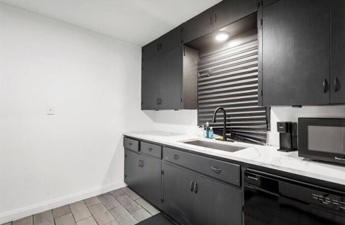 Cherrywood House | Private Austin Getaway - Near Downtown, UT, 6th St