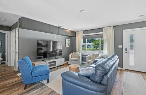 Arlington Park House | Private Backyard-27 Palms