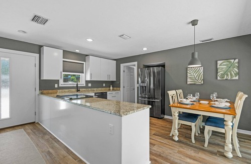 Arlington Park House | Private Backyard-27 Palms