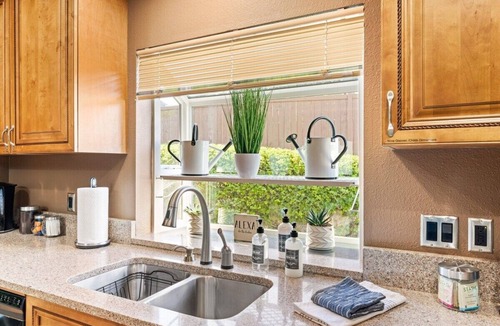 Federal Way House | Private Backyard-Central AC! Quiet Neighborhood