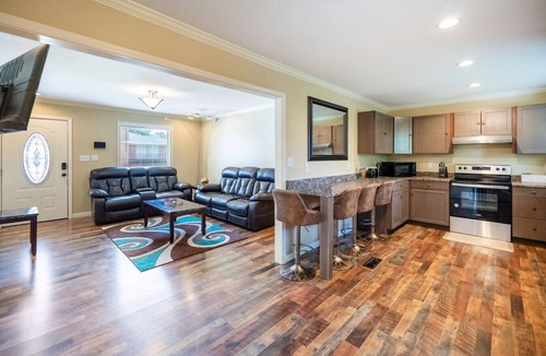 Shannon Apartment | Private Backyard Free Parking Grill Deck