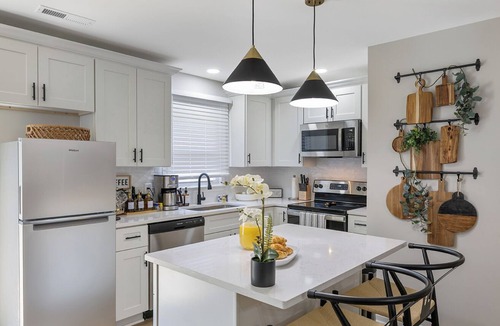 Paw Creek House | Private Backyard Oasis/3BR CLT Home/Sleeps 6/Near Airport/Free 3pm Checkout