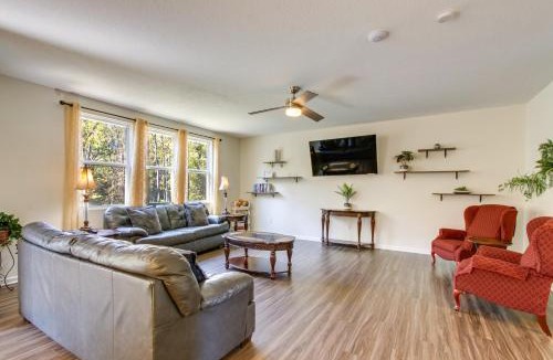 Johnstown House | Private Backyard! Spacious Home 25 Mi to Columbus