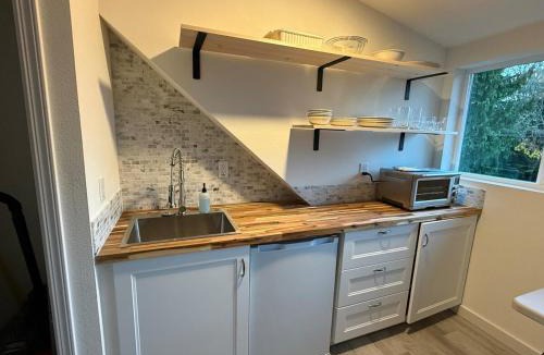 Bainbridge Island Apartment | Private Bainbridge Studio - Walk to Ferry & Beach