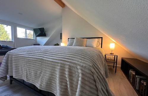 Bainbridge Island Apartment | Private Bainbridge Studio - Walk to Ferry & Beach