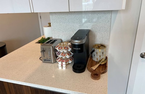Center City West Apartment | Private Balcony | Gorgeous Center City Bilevel Apt