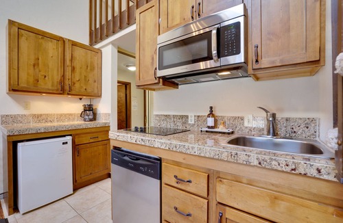 Granby Apartment | Private Balcony & Mtn Views: Granby Studio!