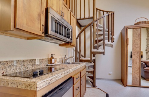 Granby Apartment | Private Balcony & Mtn Views: Granby Studio!