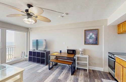 Rogers Seabreeze Condo | Private Balcony, Oceanfront Pool, Walk to Boardwalk & Pier