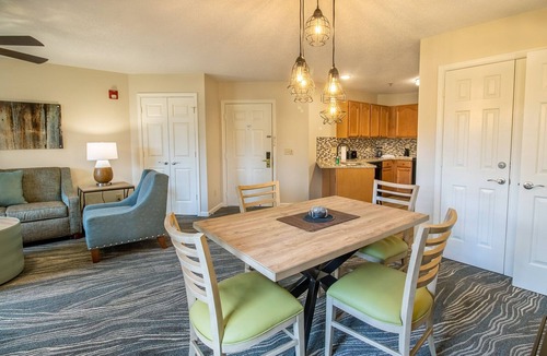 McGaheysville Condo | Private Balcony, Kitchen, Jacuzzi tub!