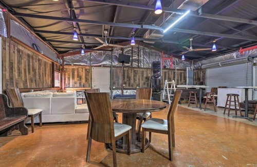 Greater East End Apartment | Private Bar / Lounge Club Warehouse Downtown Htown - For Commercial purposes