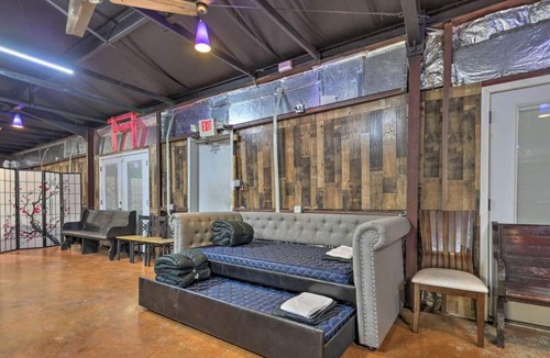 Greater East End Apartment | Private Bar / Lounge Club Warehouse Downtown Htown - For Commercial purposes