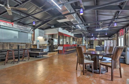 Greater East End Apartment | Private Bar / Lounge Club Warehouse Downtown Htown - For Commercial purposes