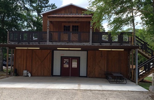 Montgomery Apartment | Private Barn Apt Located in a Luxury All Adult RV Resort