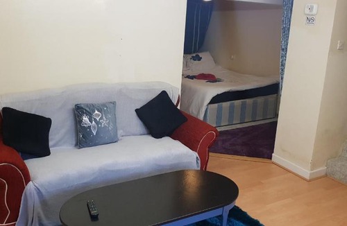 Huddersfield Apartment | Private Basement Studio Flat with Modern Features