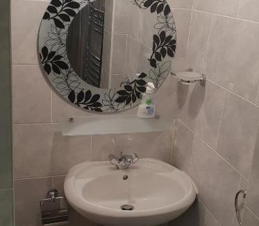 Huddersfield Apartment | Private Basement Studio Flat with Modern Features