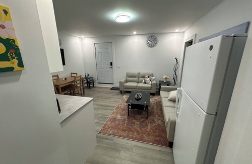 Bedford House | Private Basement Suite - 2 Bedrooms