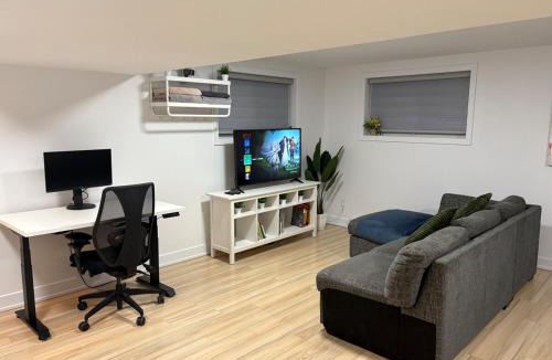Plateau Apartment | Private Basement Suite, Fully Equipped & Parking