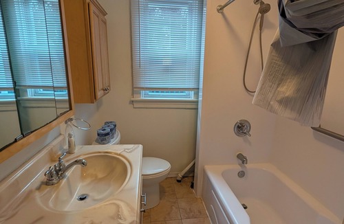 Harrisburg - Hershey Apartment | Private Bath - Double room