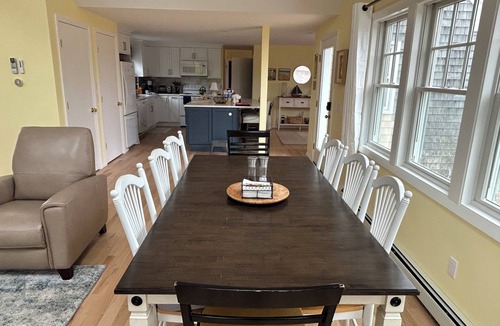 North Truro House | PRIVATE BEACH, 2 min walk. WIFI, AC, sunny/clean. New Kitchen & screened porch.