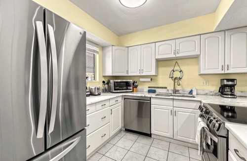 Bradenton Beach Condo | Private Beach Access Largest Pool Pickleball