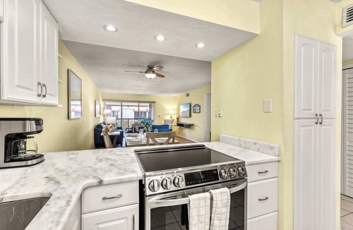 Bradenton Beach Condo | Private Beach Access Largest Pool Pickleball