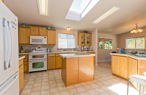 Port Angeles House | Private Beach Access, Clean, Comfortable Home between Sequim & Port Angeles