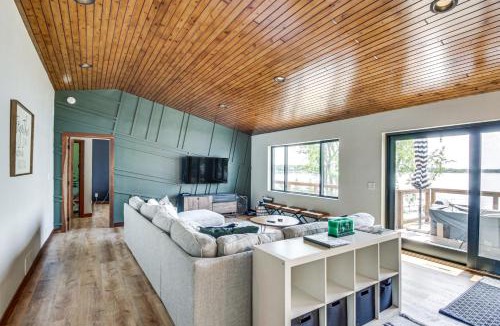 Baxter House | Private Beach and Dock White Sand Lake Retreat!