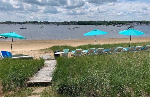 Wareham House | Private Beach and Fire Pit! Bayfront Wareham Retreat