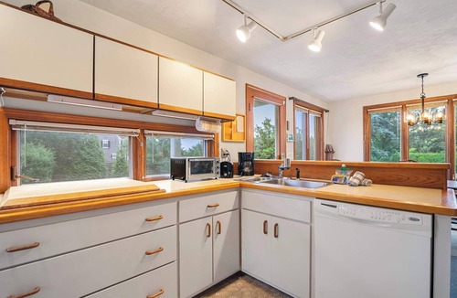 East Orleans House | Private Beach and Roof Top Deck!