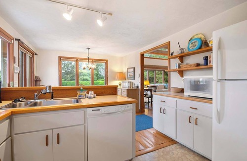 East Orleans House | Private Beach and Roof Top Deck!