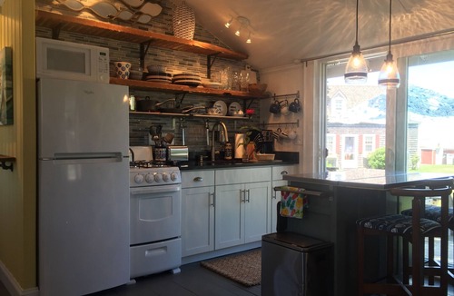 Barnstable House | Private Beach - Beachside Cottage on Barnstable Harbor